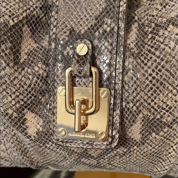 Michael Kors Elegant Snakeskin Shoulder Bag - Picture 2 of 14